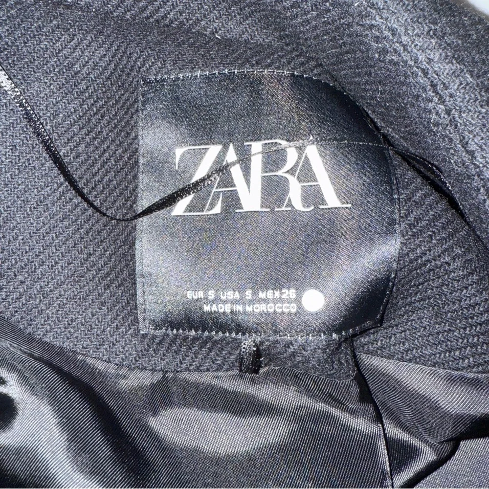 Zara Women's Elegant Black Trench Coat - Picture 5 of 6